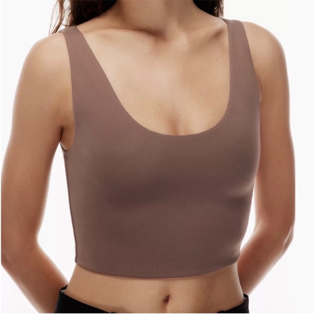 Aritzia Babaton NWT
Contour Scoopneck Tank in warm taupe-size L